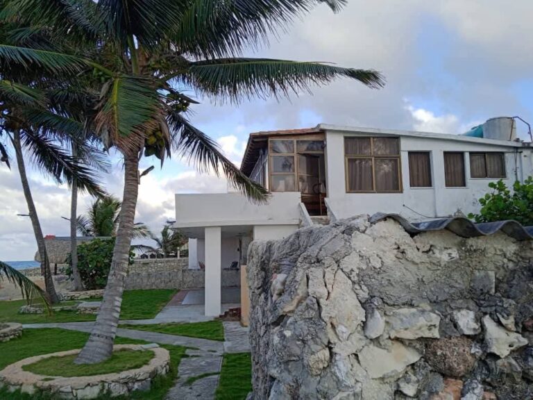 Casa Exclusiva Frente al Mar