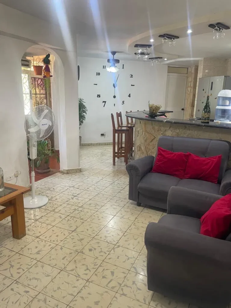Apartamento en 1er Piso, Rpto Camilo Cienfuegos