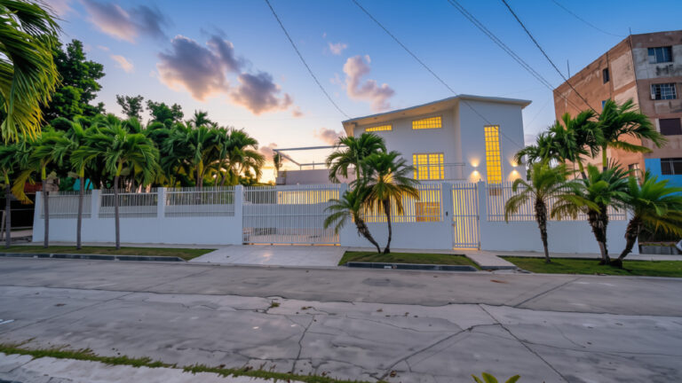 ✨ Mansión de Lujo en Altahabana Residencial – Exclusividad y Elegancia con Pisicina