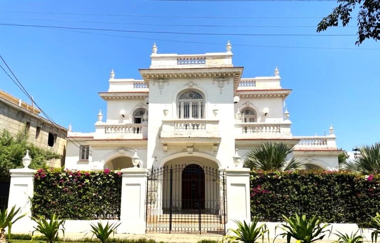 ✨ Mansión de Lujo en El Vedado – Ubicación Premium y Exclusiva