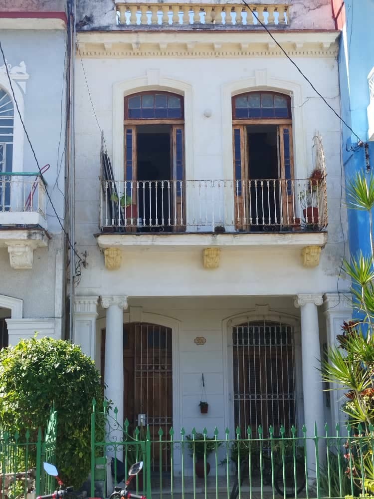 DOS MARAVILLOSAS CASAS EN EL CORAZÓN DEL VEDADO🏡📍