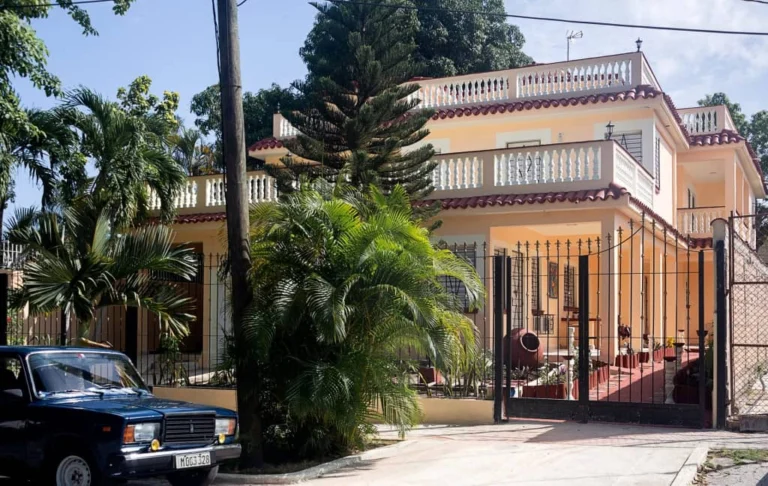 HERMOSA RESIDENCIA DE LUJO EN MIRAMAR MIRAMAR 📍 Ubicación privilegiada – a pasos de la 5ta Avenida
